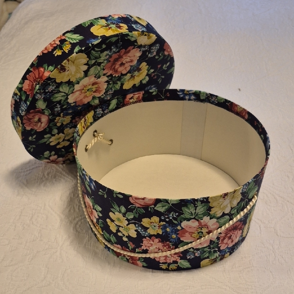 Floral Hat Box with Rope Handle - 10" - Picture 7 of 8
